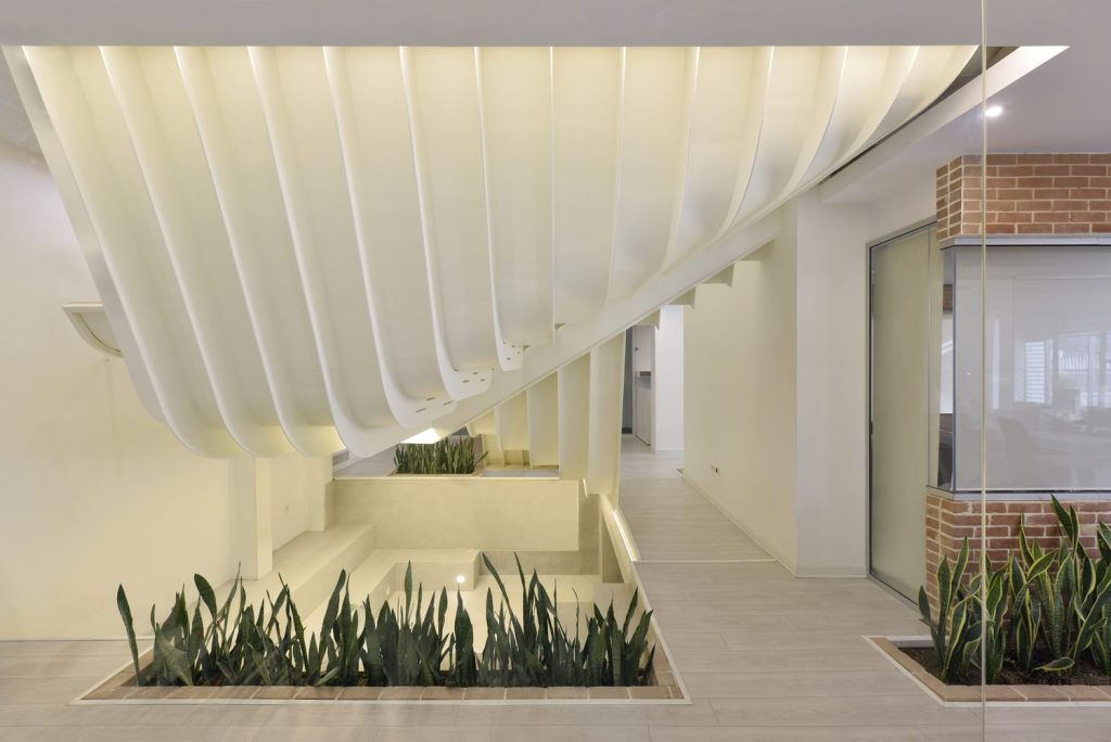طراحی پله دفترمرکزی آپارات