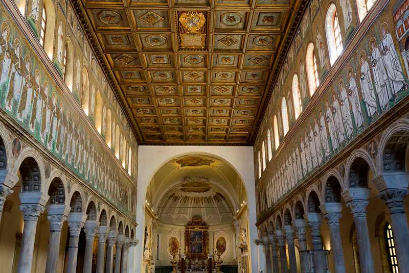 باسیلیکای سنت آپولیناره نوو، ایتالیا