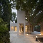 a-house-between-two-walnuts-kav-architects